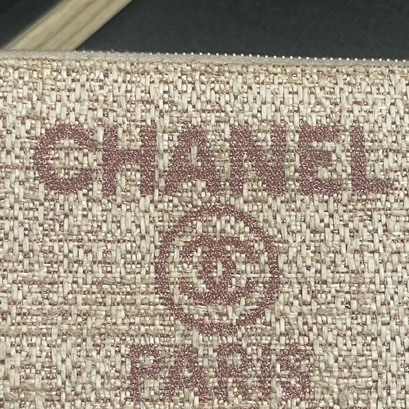 CHANEL Pink/gold Tweed Deauville Zippy Wallet with Gold Hardware - Picture 2 of 16
